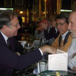 En el Café Gijón de Madrid, de izquierda a derecha: Jaime Siles, Juan Pastor y Manuel Álvarez Ortega.