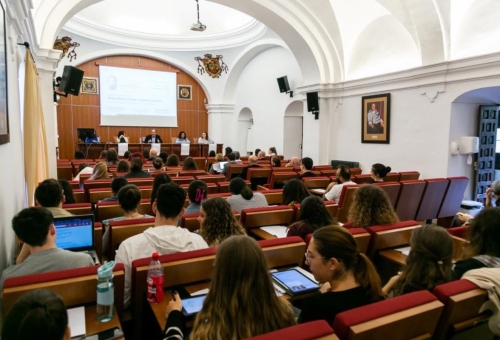 Expertos internacionales en literatura destacan la dimensión europea de la obra de Manuel Álvarez Ortega y reivindican recuperar su legado Expertos internacionales en literatura destacan la dimensión europea de la obra de Manuel Álvarez Ortega y reivindican recuperar su legado