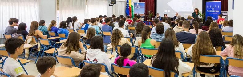 Más de 400 alumnos de la ESO recuperan la figura del poeta Manuel Álvarez Ortega en cuatro institutos de Córdoba