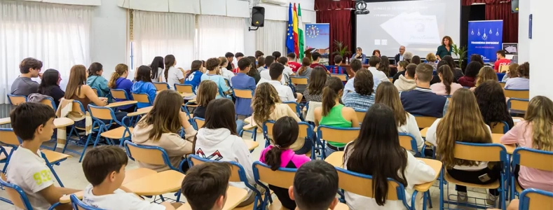 Más de 400 alumnos de la ESO recuperan la figura del poeta Manuel Álvarez Ortega en cuatro institutos de Córdoba
